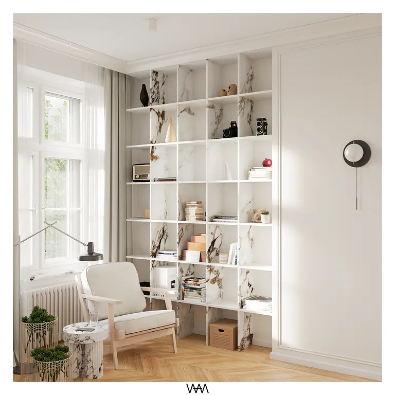 Wnętrze salonu w stylu soft minimalizm z białym regałem i marmurowymi akcentami.
