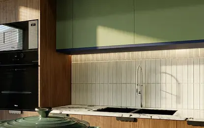 Nowoczesna kuchnia z drewnianymi meblami, zielonymi akcentami i minimalistycznym designem.