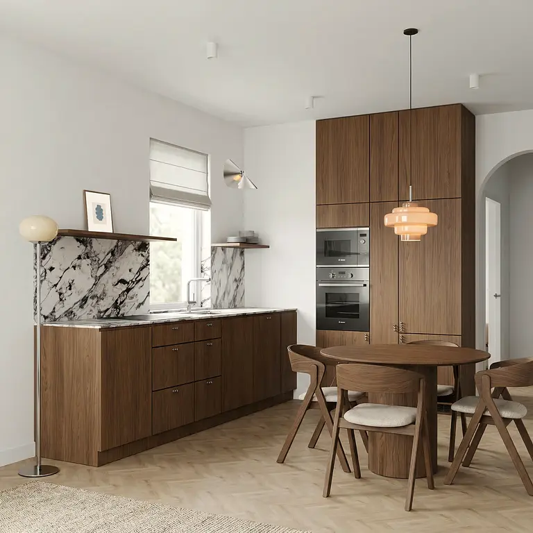 Kuchnia eklektyczna z drewnianymi meblami i marmurowym blatem, minimalistyczne oświetlenie.