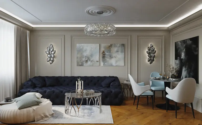 Stylowe wnętrze salonu w stylu glamour z niebieską kanapą oraz drewnianym stołem.