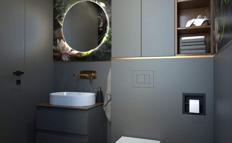 Stylowa toaleta z szarymi meblami i elegancką dekoracją roślinną, quiet luxury.