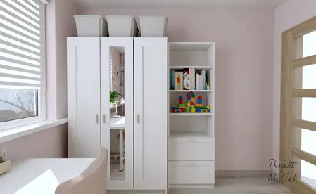 Wnętrze pokoju dziecięcego z białymi meblami i kolorowymi zabawkami, styl współczesny.