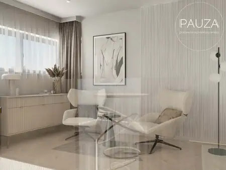 Nowoczesny salon z jasnymi meblami i roślinami w stylu minimaluxe