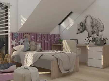 Pokój dziecięcy na poddaszu z łóżkiem przy ścianie ozdobionej różowym zagłówkiem, girlandami, poduszkami w kształcie gwiazd, oraz grafiką niedźwiedzia na rowerze na ścianie.