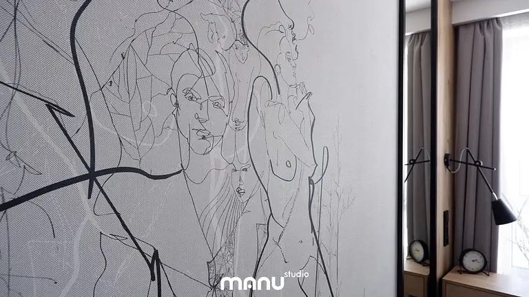 Grafika przedstawiająca nowoczesny mural w skandynawskim wnętrzu z drewnianymi elementami.