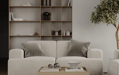 Wnętrze salonu w stylu japandi z minimalistycznym wystrojem, jasną sofą i drewnianymi akcentami.
