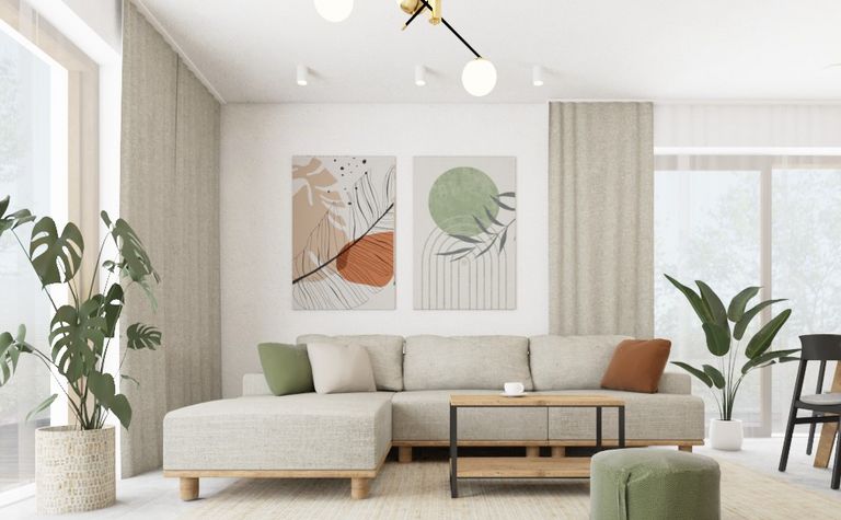 Wnętrze salonu w stylu boho i rustykalnym z jasną sofą i roślinami.