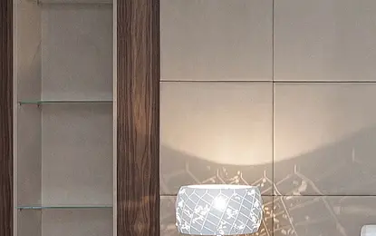 Wnętrze sypialni z eklektycznym designem, drewniana szafka, lampa nocna.