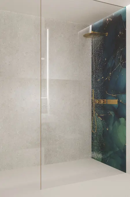 Nowoczesna łazienka z kabiną prysznicową w stylu glamour i eleganckimi detalami.