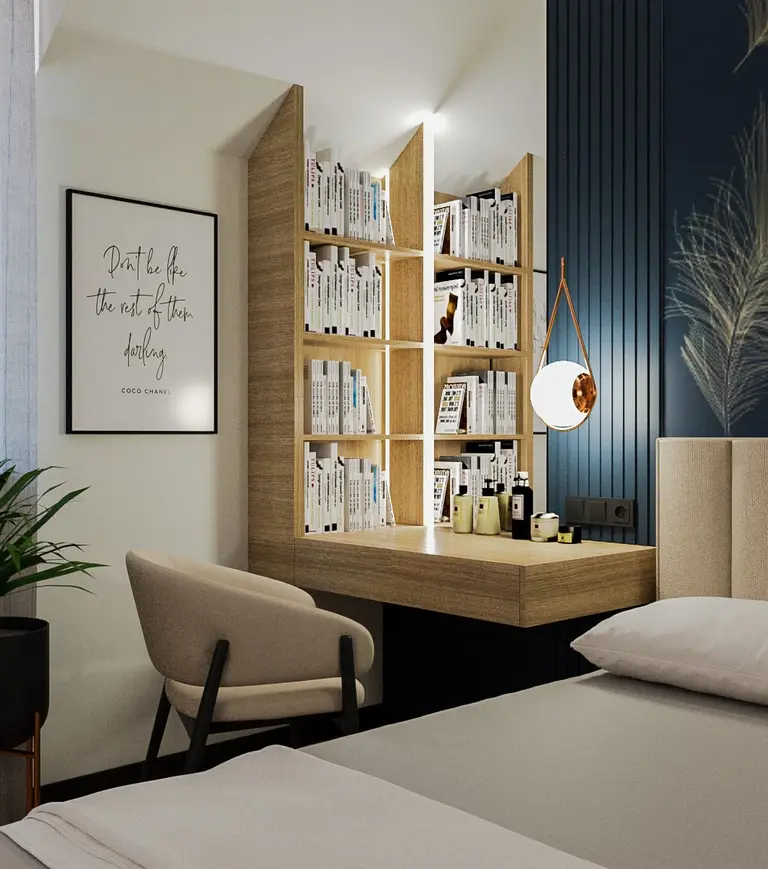 Wnętrze z biurkiem, regałem na książki i roślinami, styl quiet luxury.