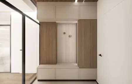 Minimalistyczny przedpokój z drewnianymi szafkami i jasnym tłem, nowoczesny design.