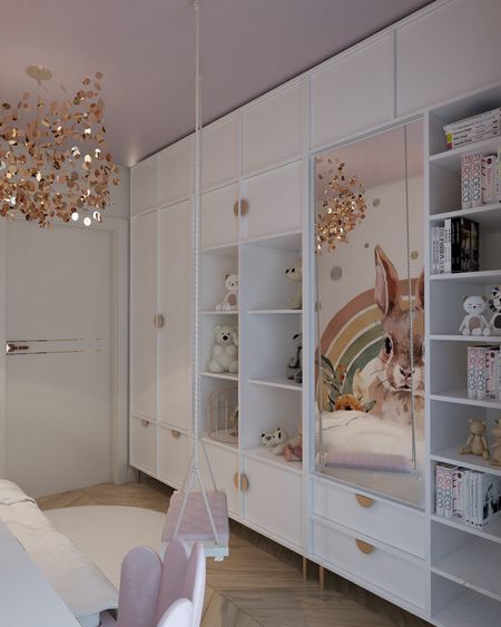 Pokój dziecięcy z białymi meblami, złotymi akcentami i dekoracjami w stylu glamour i nowoczesnym.