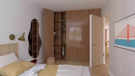 Wnętrze sypialni z drewnianą szafą, lustrem i jasnymi akcentami, styl dopamine decor, eklektyczny, współczesny.