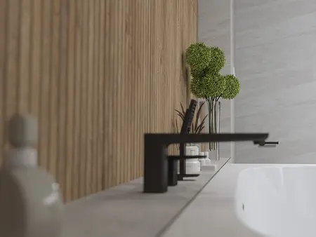 Wnętrze łazienki w stylu boho i minimalistycznym z drewnianą ścianą i nowoczesnymi akcesoriami.