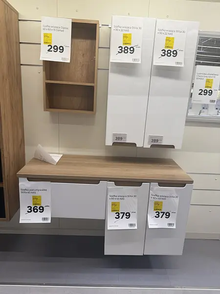 Szafka wisząca z drewnianym blatem w stylu japandi, nowoczesnym i współczesnym.
