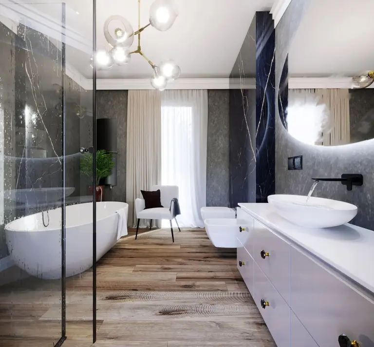 Nowoczesna łazienka z wanną, lustrem i eleganckimi detalami, w stylu glamour i quiet luxury.