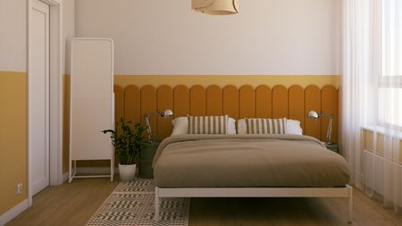 Sypialnia w stylu eklektycznym, skandynawskim i vintage z beżowym łóżkiem i brązowymi detalami.