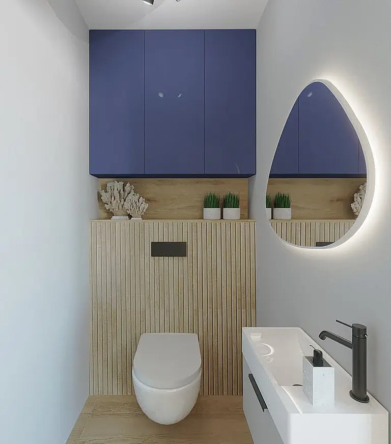 Nowoczesna łazienka w stylu dopamine decor z niebieskimi meblami i drewnianymi detalami.