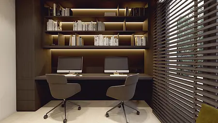 Gabinet w stylu japandi i minimalistycznym z drewnianą półką i komputerami.