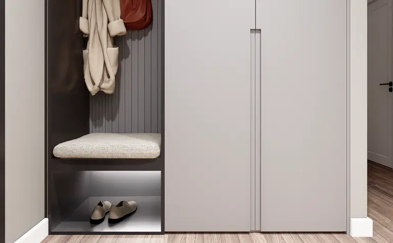 Przedpokój z minimalistycznym designem, w stylu minimaluxe, z szarymi meblami i drewnianą podłogą.