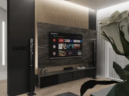 Nowoczesny salon z czarnym telewizorem na ścianie i drewnianymi akcentami.