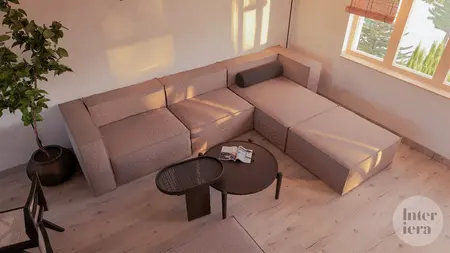 Wnętrze salonu w stylu japandi i minimalistycznym z jasną sofą, stolikiem i rośliną.
