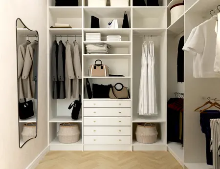 Garderoba w stylach art deco, minimalistycznym i tradycyjnym z białymi półkami.