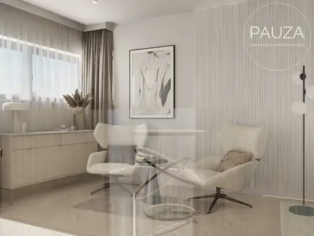 Nowoczesny salon z jasnymi meblami i roślinami w stylu minimaluxe