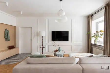 Wnętrze salonu w stylu art deco i skandynawskim z roślinami.
