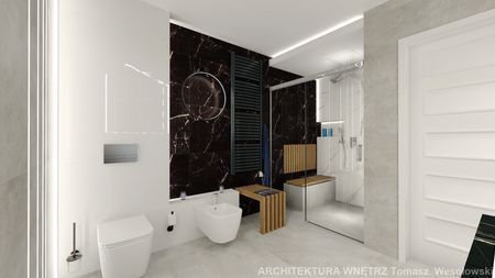 Nowoczesna łazienka z białymi płytkami, czarnymi akcentami i drewnianymi detalami.