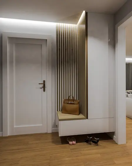 Nowoczesny przedpokój z białymi meblami, drewnianymi detalami i torbą, styl quiet luxury