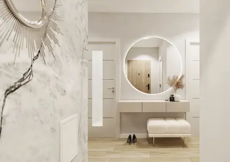 Przedpokój w stylu glamour z nowoczesnym lustrem i jasnymi ścianami.