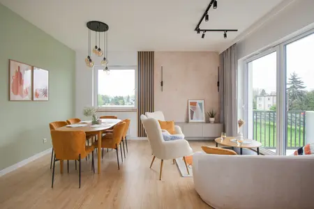 Wnętrze jadalni w stylu japandi, minimalistycznym i skandynawskim z brązowymi akcentami.