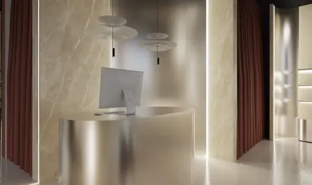 Wnętrze biura w stylu glamour i minimalistycznym z nowoczesnym biurkiem