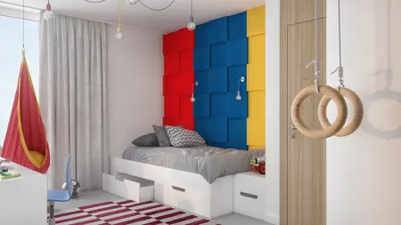Nowoczesny pokój dziecięcy z kolorową ścianą akustyczną w czerwieni, niebieskim i żółtym, łóżkiem z szufladami, obręczami gimnastycznymi, czerwono-białym dywanem i wygodnym fotelem w kształcie huśtawki