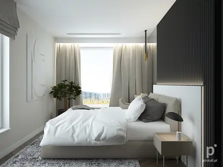 Nowoczesna sypialnia z białym łóżkiem i szarymi zasłonami, minimalistyczny design.