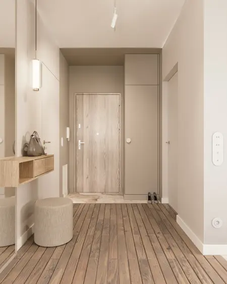 Przedpokój w stylu glamour i japandi z drewnianą podłogą, beżowymi ścianami i nowoczesnym oświetleniem.