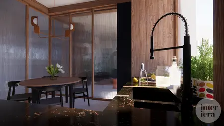 Eklektyczne wnętrze kuchni z drewnianym stołem, czarnymi detalami i roślinami.