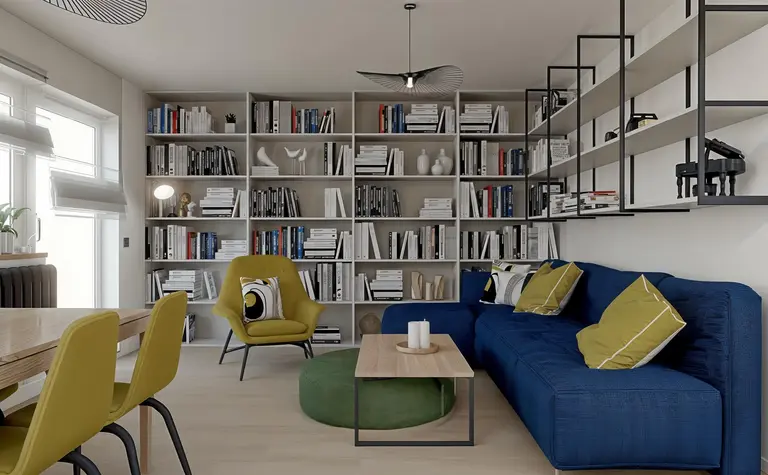 Wnętrze salonu z niebieską sofą, żółtymi fotelami oraz nowoczesną biblioteczką.