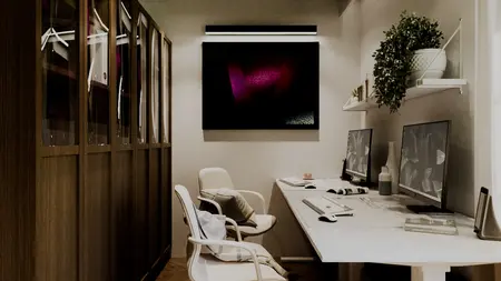 Gabinet w stylu eklektycznym z drewnianymi meblami i nowoczesnymi technologiami.