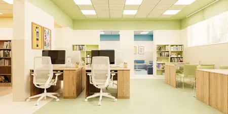 Nowoczesne biuro z zielonymi ścianami i drewnianymi biurkami, styl dopamine decor, eklektyczny.