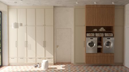 Pralnia w stylu quiet luxury i soft minimalizm z vintage dodatkami.