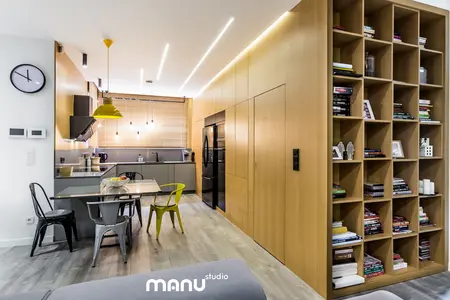 Wnętrze kuchni w stylu industrialnym z minimalistycznymi meblami i skandynawskimi akcentami.