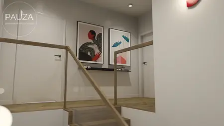 Korytarz z drewnianymi schodami i nowoczesnymi obrazami w stylu vintage.