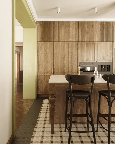 Wnętrze kuchni w stylu dopamine decor, eklektycznym i vintage z drewnianymi elementami.