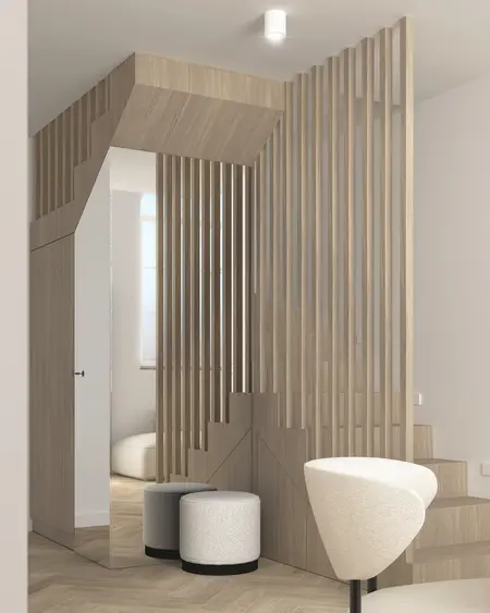 Przedpokój w stylu japandi i minimalistycznym z drewnianymi detalami.