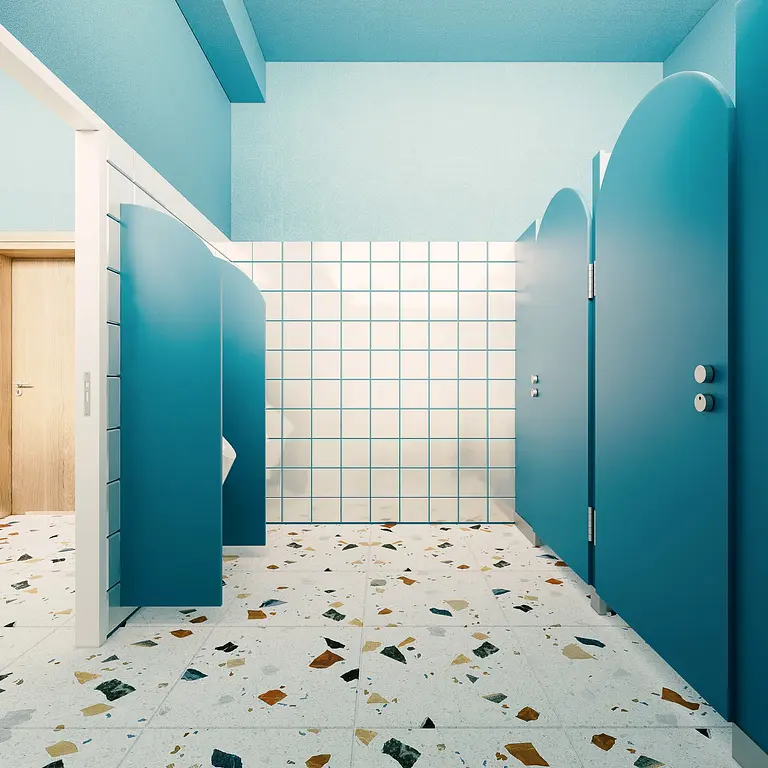 Wnętrze łazienki z niebieskimi kabinami i nowoczesną podłogą w stylu dopamine decor.