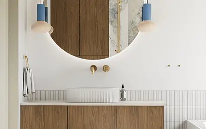 Nowoczesna łazienka w stylu art deco z drewnianą szafką i okrągłym lustrem.