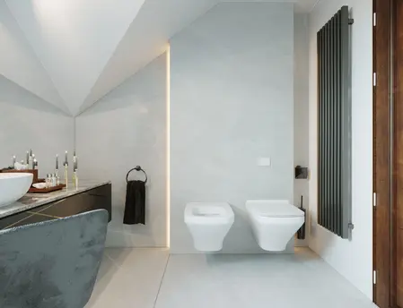 Nowoczesna łazienka z białą ceramiką, szarymi płytkami i drewnianymi detalami, styl minimaluxe.